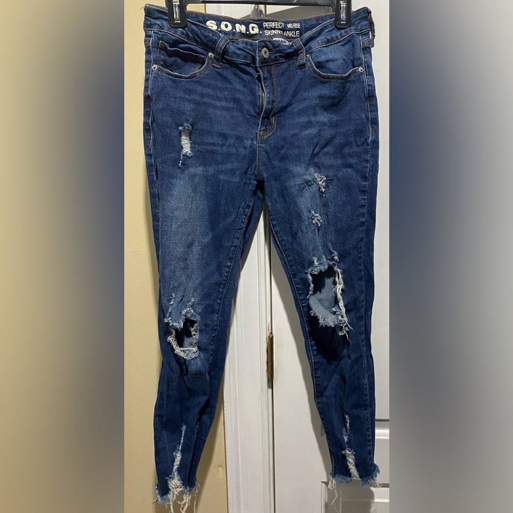 Women’s Distressed Skinny Blue Jeans 11/30